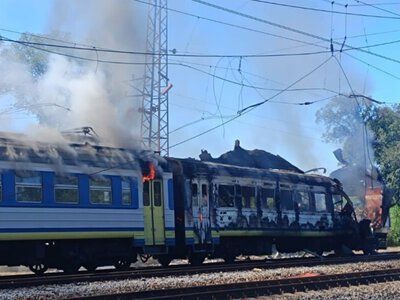 Росіяни вдарили дроном по потягу «Харків-Ізюм», є постраждалі