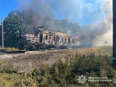 Рашисти обстріляли поїзд на Харківщині, є поранені: потяги в Україні рухаються із запізненням до 12 годин (фото)