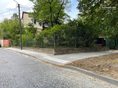 На одній із вулиць Львова облаштували новий тротуар