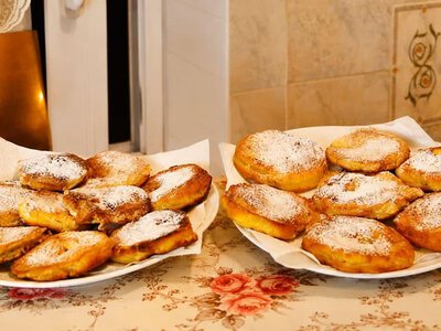 Аромат кориці зведе з розуму весь під'їзд: швидкі яблука в повітряному тісті без зайвої метушні