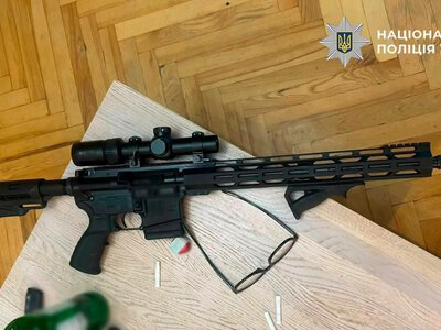 На Січових Стрільців чоловік після сварки із сусідом вистрілив з балкона в його Audi Q8