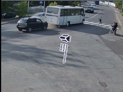 У Рівному авто підбило маршрутку (ВІДЕО)