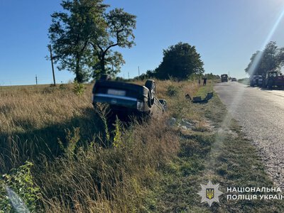 На Бучаччині 21-річна водійка Opel з’їхала з дороги та перекинулася: допустима норма алкоголю перевищена в 4,6 раза