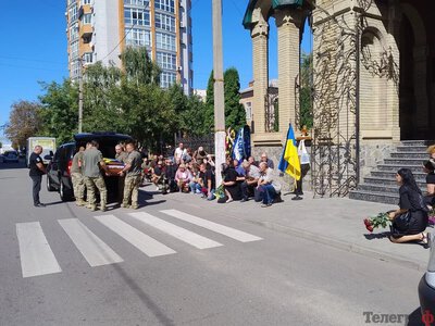 Загинув пів року тому: у Кременчуці попрощалися із полеглим воїном Андрієм Кондратенком
