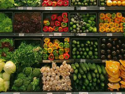 Інфляція в Україні прискорилася попри сезонне здешевлення продуктів