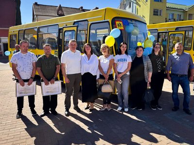 П’ять громад Косівщини отримали нові шкільні автобуси «Школярик»