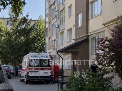 Падіння з вікна в Ужгороді: 39-річний чоловік отримав тяжкі травми
