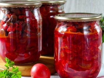 Одна баночка — і домашній борщ готовий: рецепт борщової заправки на зиму