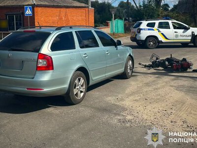 У Зінькові на перехресті зіткнулися легковик та електроскутер: постраждав пенсіонер
