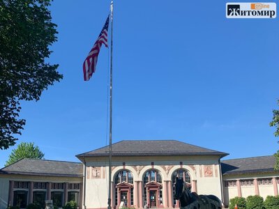 У мережі порівняли безкоштовні туалети в США з житомирськими реаліями: мільйонні вбиральні та збори в школах