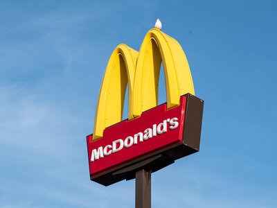 У McDonald’s відповіли, чи працюватимуть під час «жовтого» рівня тривоги