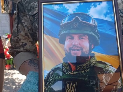 У Миргороді попрощалися із загиблим захисником Володимиром Переваловим
