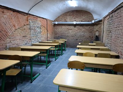 Скільки шкіл Львова мають власні укриття