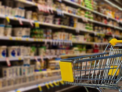 НБУ оцінив, наскільки удари по складах можуть підняти ціни на продукти