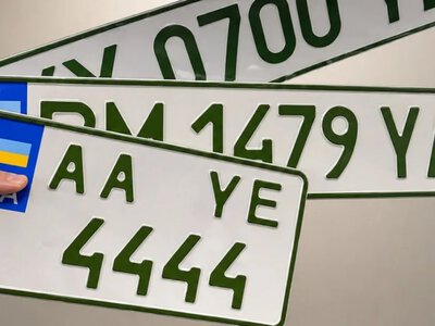 Зелені номери на авто: кому в Україні видають знаки іншого кольору 