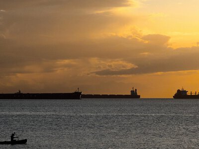 США та Іран влаштували найбільшу з початку війни серію ударів по танкерах