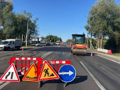 У Струмівці відновлюють покриття дороги після заміни водопропускної труби