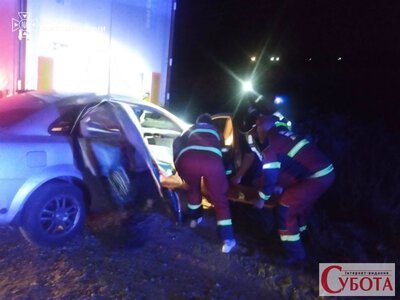 Унаслідок зіткнення двох автівок у Звягелі водійку затисло в салоні