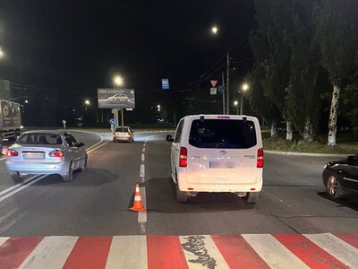 У Черкасах на пішохідному переході водій мікроавтобуса збив жінку