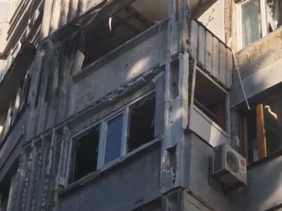  Який вигляд має багатоповерхівка у Херсоні після атаки військ РФ. ВІДЕО 