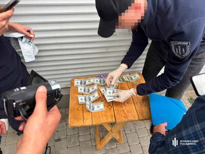 Посадовець Держпродспоживслужби Одеси вимагав 5 тисяч доларів у підприємця