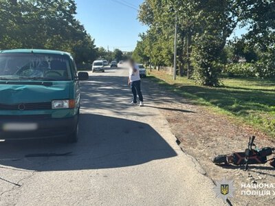 На Буковині 12-річний хлопчик на самокаті влетів у авто
