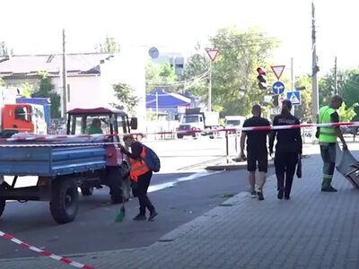 У Миколаєві комунальники ліквідують наслідки атак (відео)