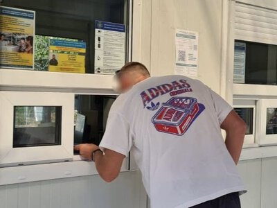 Підробив документи про догляд за хворим батьком: на кордоні із Словаччиною викрили чоловіка (ФОТО)