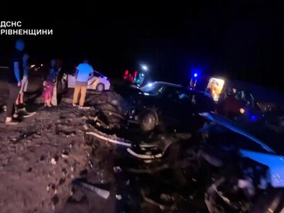 На Дубенщині в ДТП постраждали семеро людей: рятувальники деблокували двох потерпілих