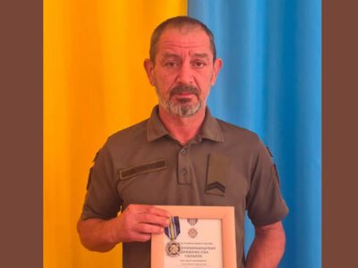 Захисник зі Сторожинецької громади отримав відзнаку від Михайла Драпатого