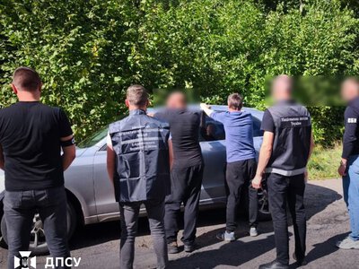 Киянин брав по 20 тисяч доларів за незаконне переправлення чоловіків через кордон