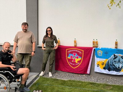 У Тернополі ветеранам передали два комплекти для гри в петанк
