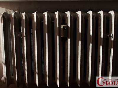 Перед опалювальним сезоном покладіть під батарею пакет і візьміть фен: навіщо це робити саме зараз