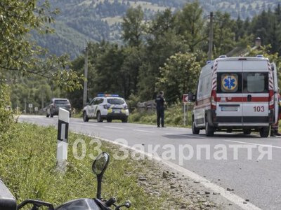 На Рахівщині перекинувся мотоцикл: один із постраждалих — у реанімації