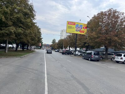 «Заважає заїхати до АТБ і виїхати з поліклініки»: у Чернівцях розкритикували суцільну розмітку на Скальда