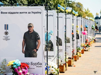 У Чернігові оновили Алею Героїв новими світлинами загиблих воїнів (Фото)