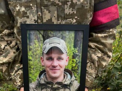 Повернувся додому «на щиті»: у Судилкові попрощалися із Захисником