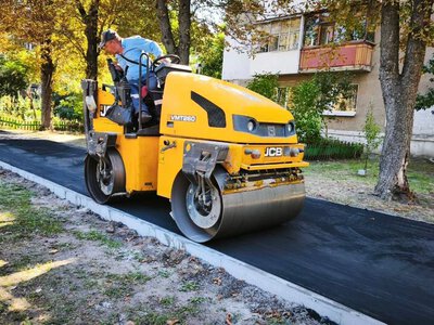 У Харкові відновлюють тротуари: де йдуть роботи (фото)
