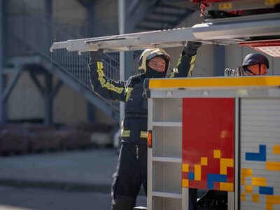 «Вирує масштабна пожежа»: у Києві ворожі БпЛА протаранили офісну будівлю та промислові об'єкти