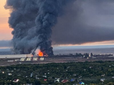 Вибухи лунали у декількох містах рф, у Саратові палають склади Ozon: що відомо