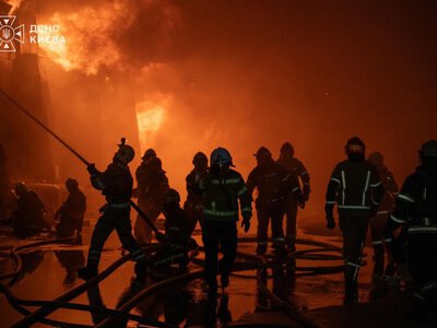 Росіяни знову вдарили по Києву: горів житловий будинок, вісім постраждалих