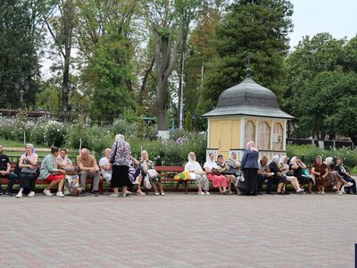 «Ключі мають передати, а приміщення – звільнити»: що відбулося біля Свято-Духівського собору у Чернівцях