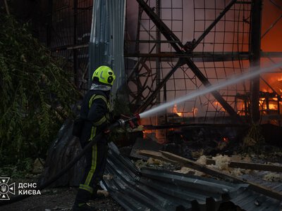У Києві рятувальники ліквідували пожежу через повторну атаку БПЛА в Подільському районі