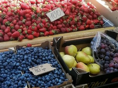 Ціни на ягоди та виноград: осінній сезон