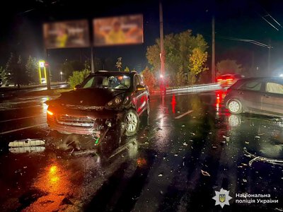 У Франківську зіткнулися два автомобілі: двоє пасажирів травмувалися