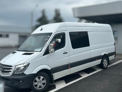 10 тисяч доларів за незаконний виїзд до Румунії: на Буковині судитимуть чоловіка, який сховав «клієнта» у мікроавтобусі
