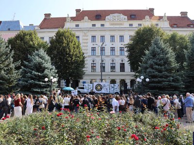 «Червону руту не шукай вечорами»: на Театральній площі Чернівців відбулося Свято української пісні
