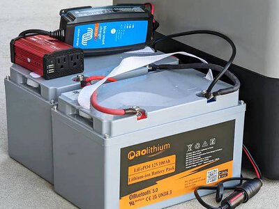 Акумулятори та інвертори розмітають у Києві: ціни підскочили на 40–50%
