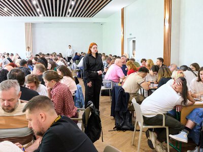 44 команди та сотні запитань: у Франківську провели турнір «Батьківські збори»