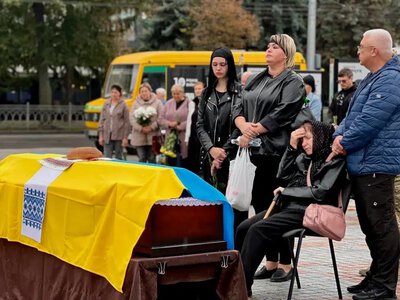 На вічний спочинок у Рівному провели Захисника Володимира Танковського
